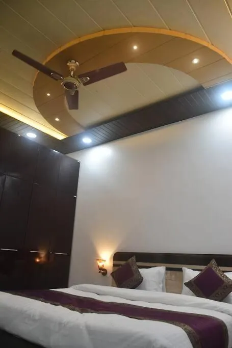 Raahi - Luxury Stay Near Kashi Vishwanath Varanasi Apartment