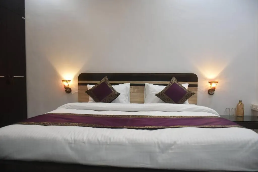 Raahi - Luxury Stay Near Kashi Vishwanath Varanasi Apartment
