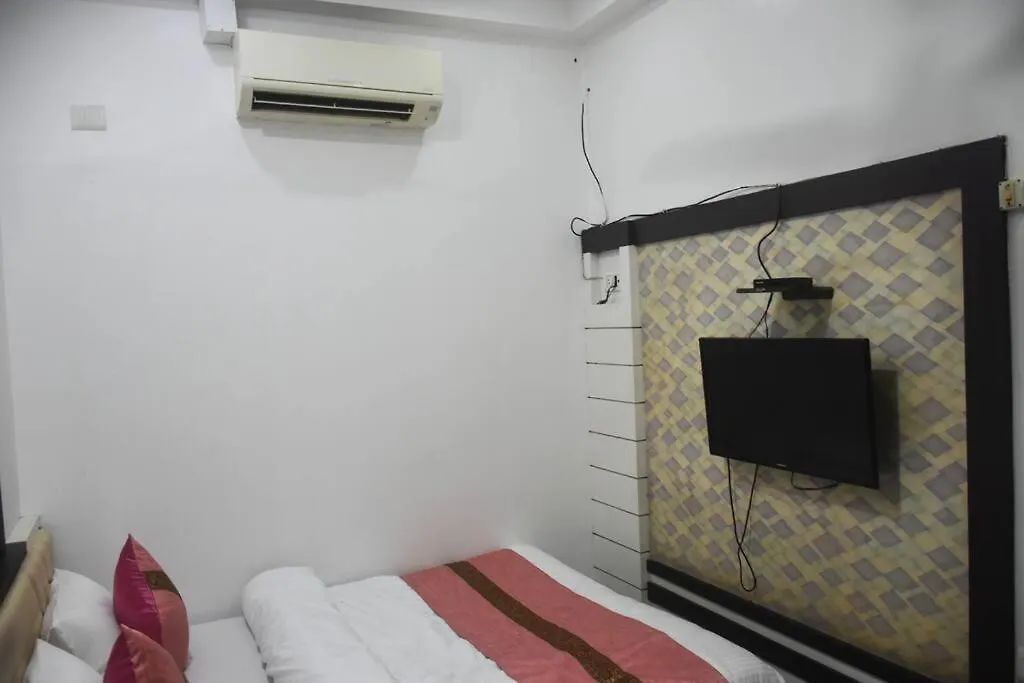 Raahi - Luxury Stay Near Kashi Vishwanath Varanasi Apartment
