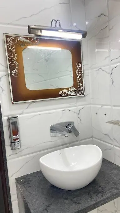 Raahi - Luxury Stay Near Kashi Vishwanath Varanasi Apartment